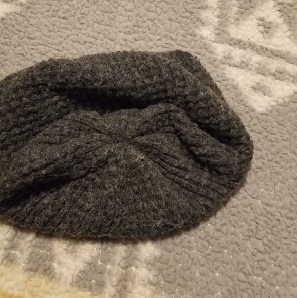 Slouchy charcoal grey beanie hat skull cat - Picture 2 of 3